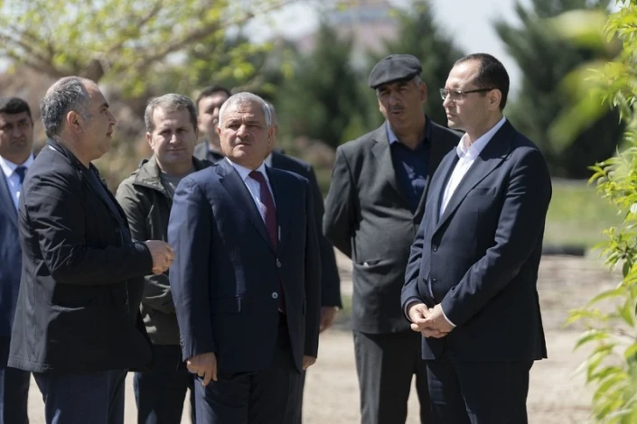 Məcnun Məmmədov Tərtər və Bərdədə təsərrüfatların fəaliyyəti ilə tanış olub