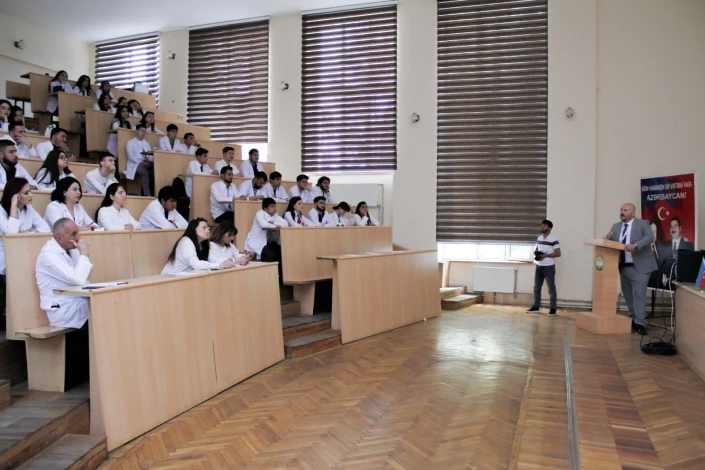 İt və pişiklərdə sistematik göz müayinəsi və xəstəlik nümunələri mövzusunda seminar keçirilib