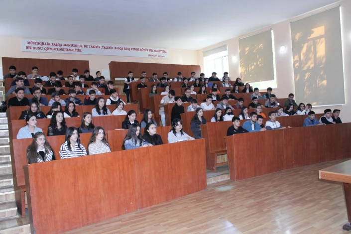Könüllülük fəaliyyəti haqqında tələbələrə məlumat verilib