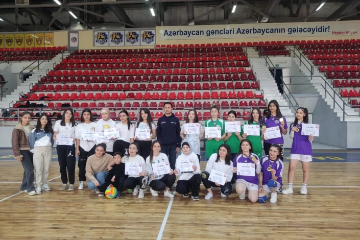 Qadınlar arasında keçirilən voleybol yarışında ADAU-nun komandası birinci yerə çıxıb